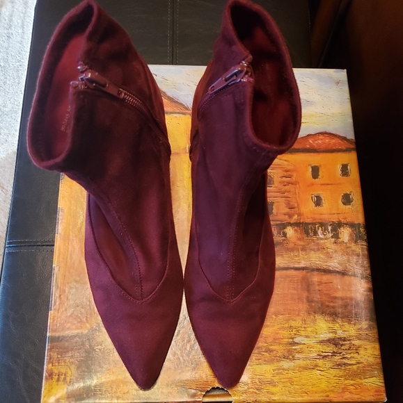 Bella Vita Stephanie II Ankle Kitten Heel Booties - Picture 2 of 5